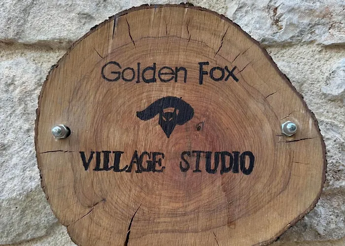 Golden Fox Village * Lákones