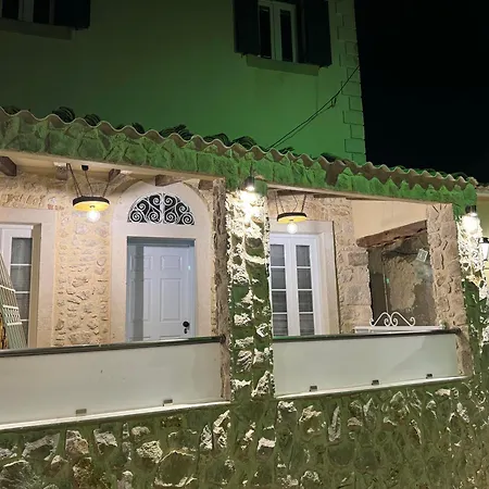 Golden Fox Village Apartament Lákones