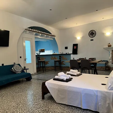 Golden Fox Village Apartament Lákones